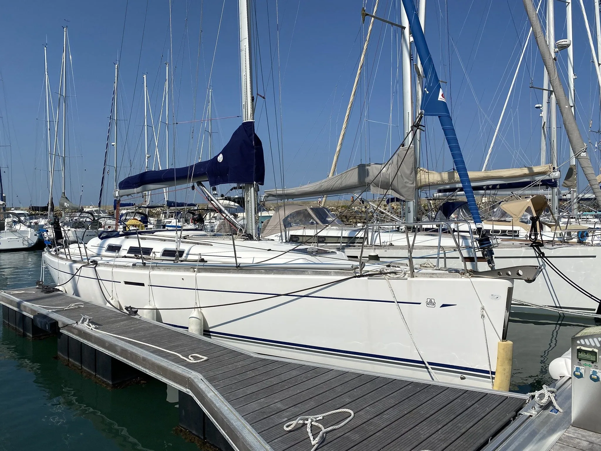 Rent a 11.99m Dufour 40 in Quiberon