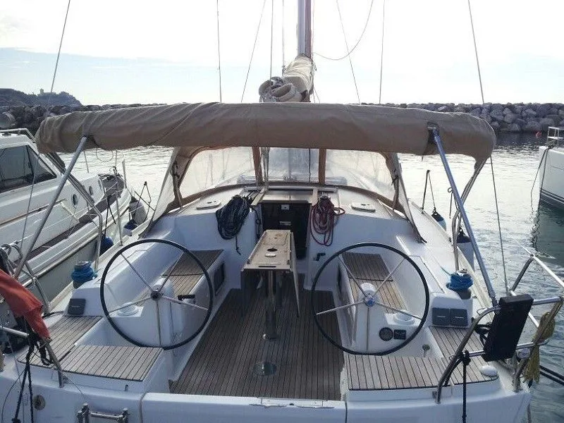 Explore Piombino on a 12.17m Rental Sailing Yacht Dufour 405