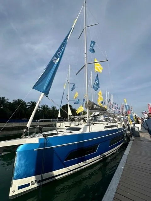 Rent a 12.75m Sailing Yacht Dufour 41 in Marsh Harbour