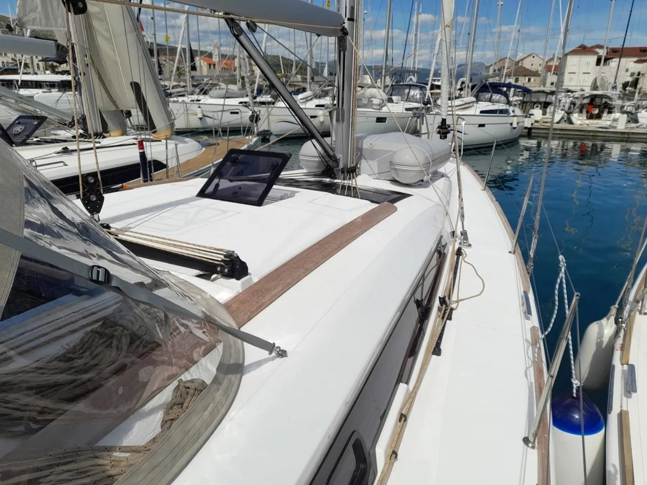 Charter a 12.7m Sailing Yacht Dufour 412 in Vodice