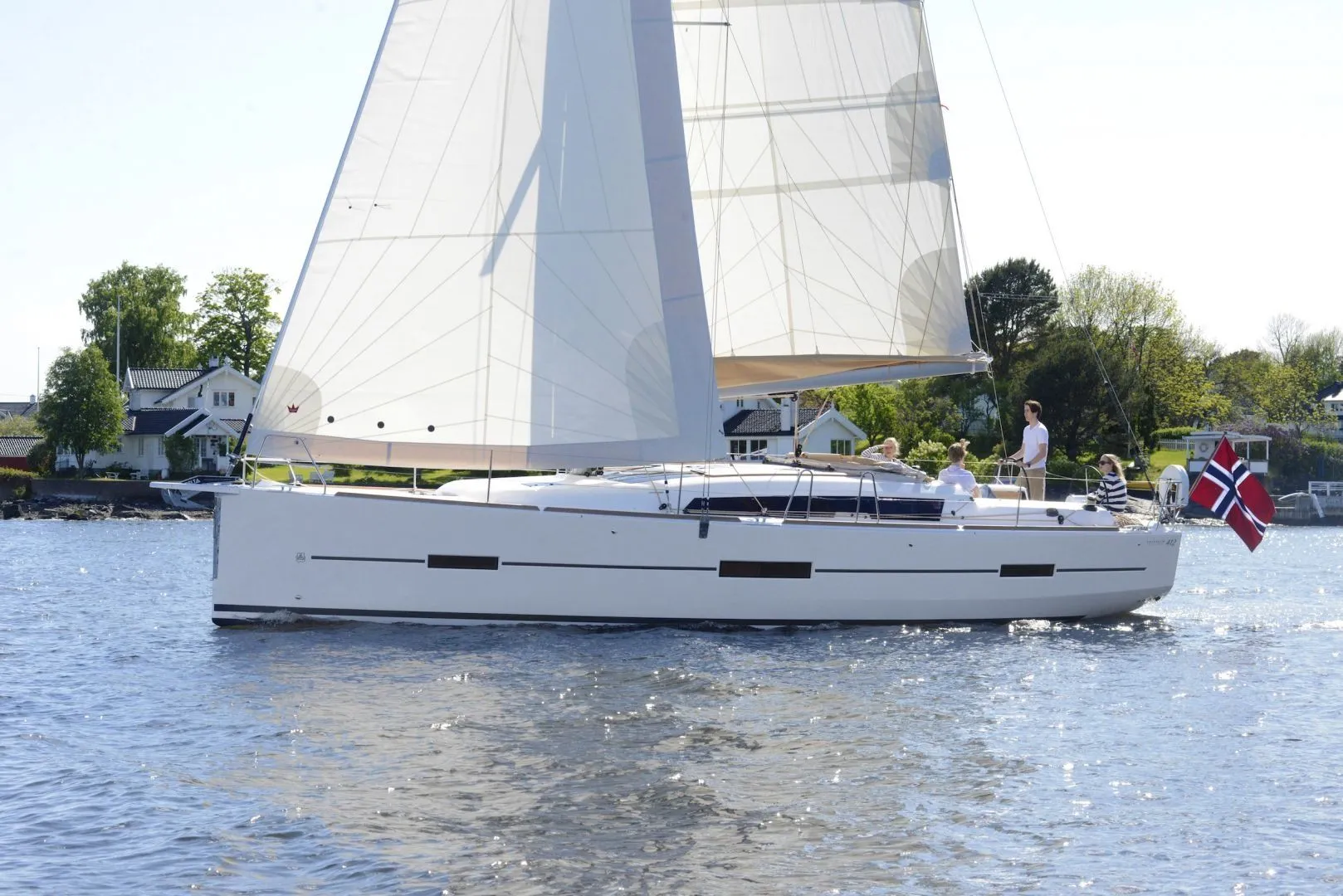 Charter a 12.7m Boat in Saltsjöbaden