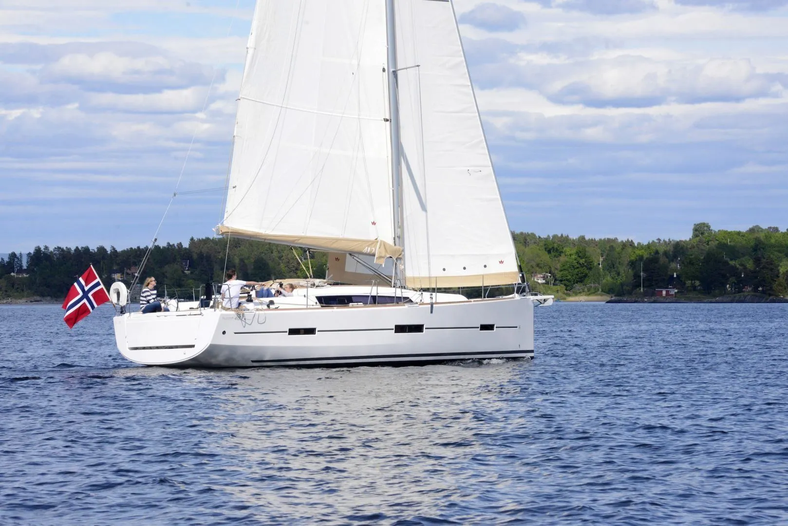 Charter a 12.7m Boat in Saltsjöbaden