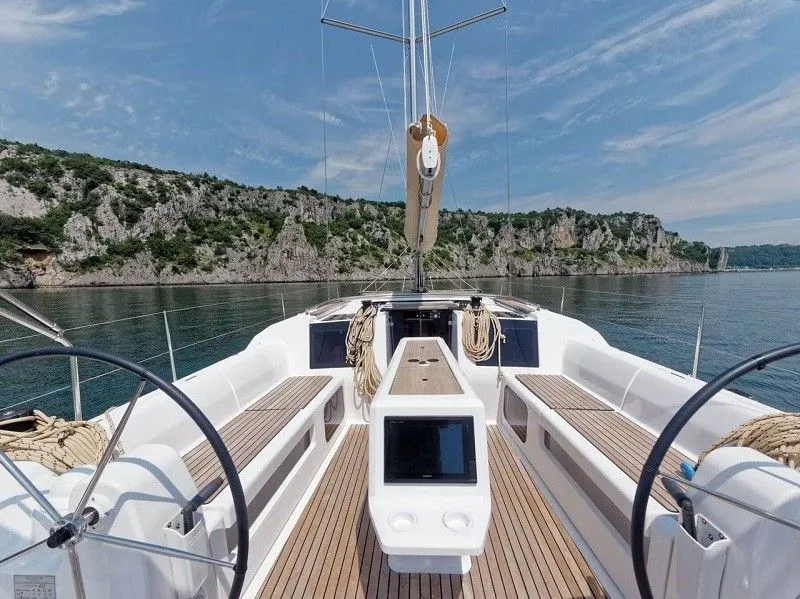Rent a 12.35m Sailing Yacht Dufour 412 in Pointe-à-Pitre