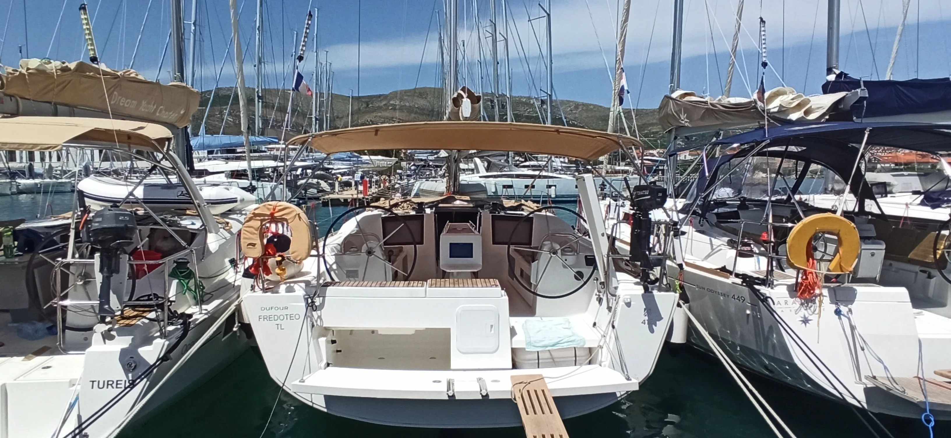 Rent a 12.7m Dufour 412 Sailing Yacht in Zaton