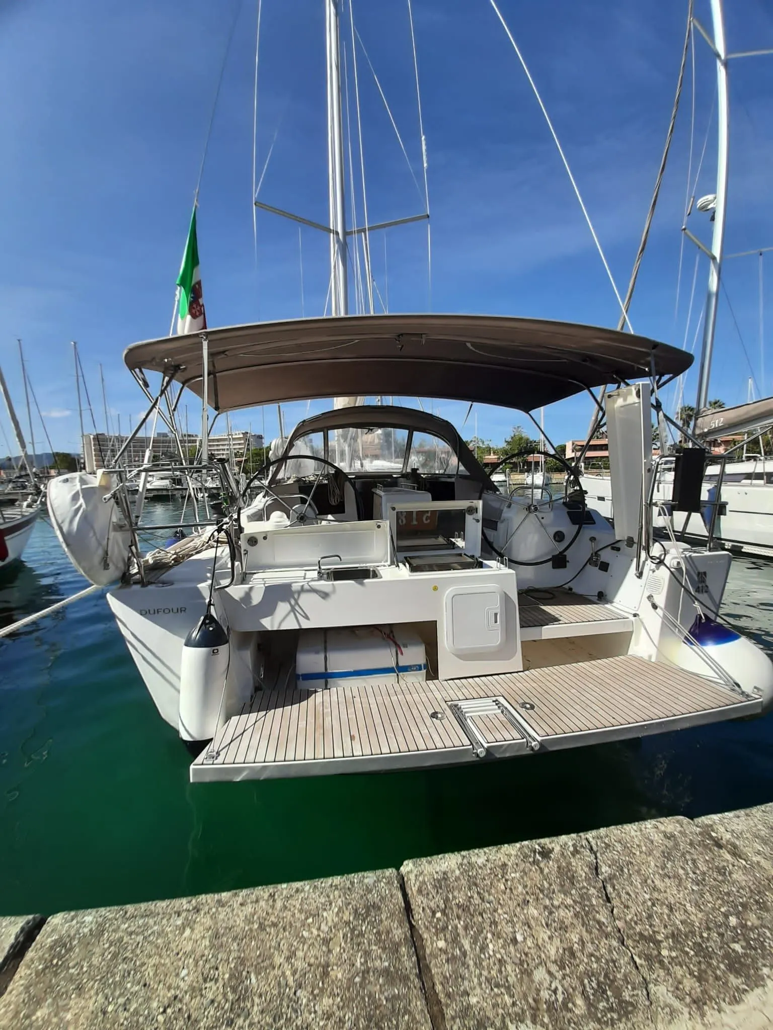 Hedoné Charter Boat