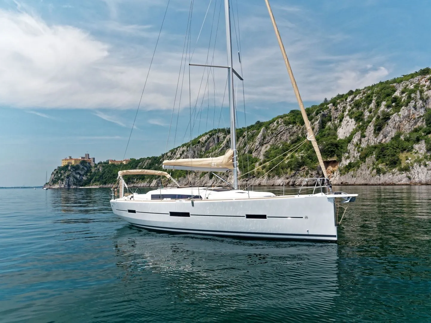 Charter a 12.35m Sailing Yacht in La Paz