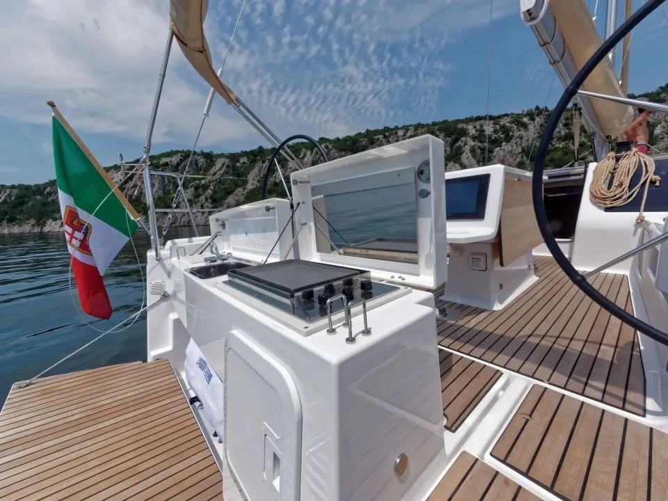 Charter a 12.35m Sailing Yacht in La Paz