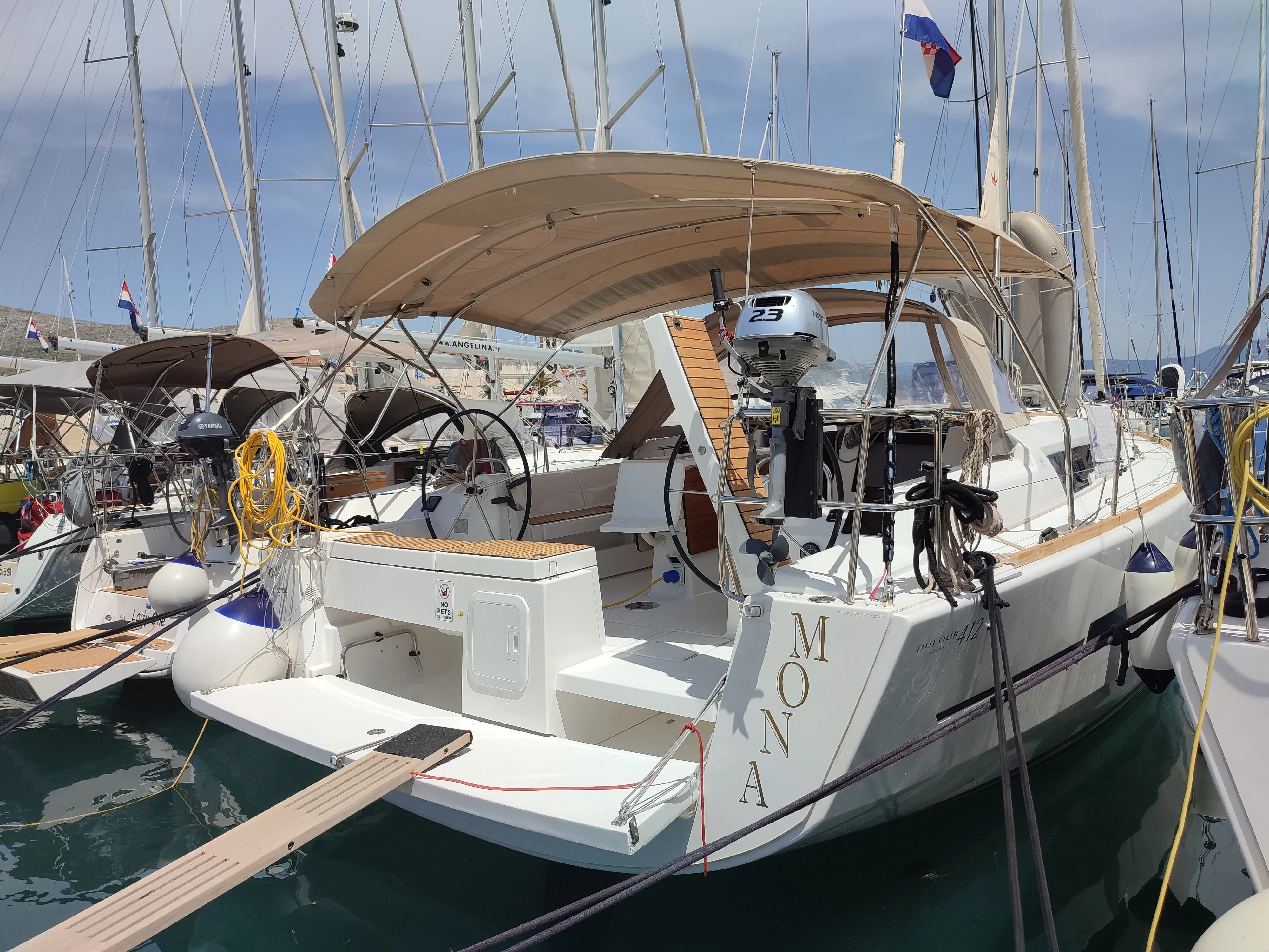 Mona Charterboot - 4