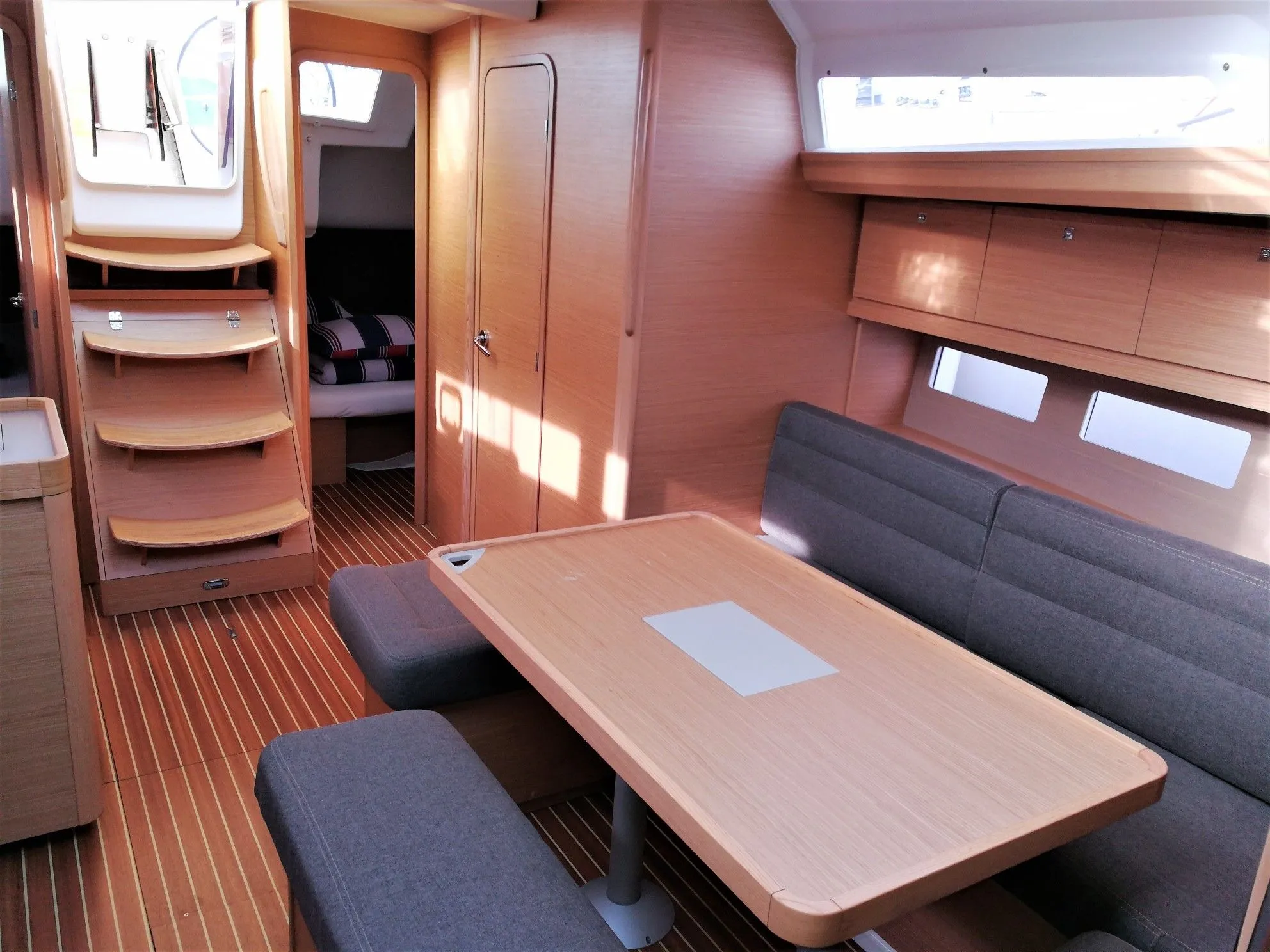 Чартер Phonix 2 - 4