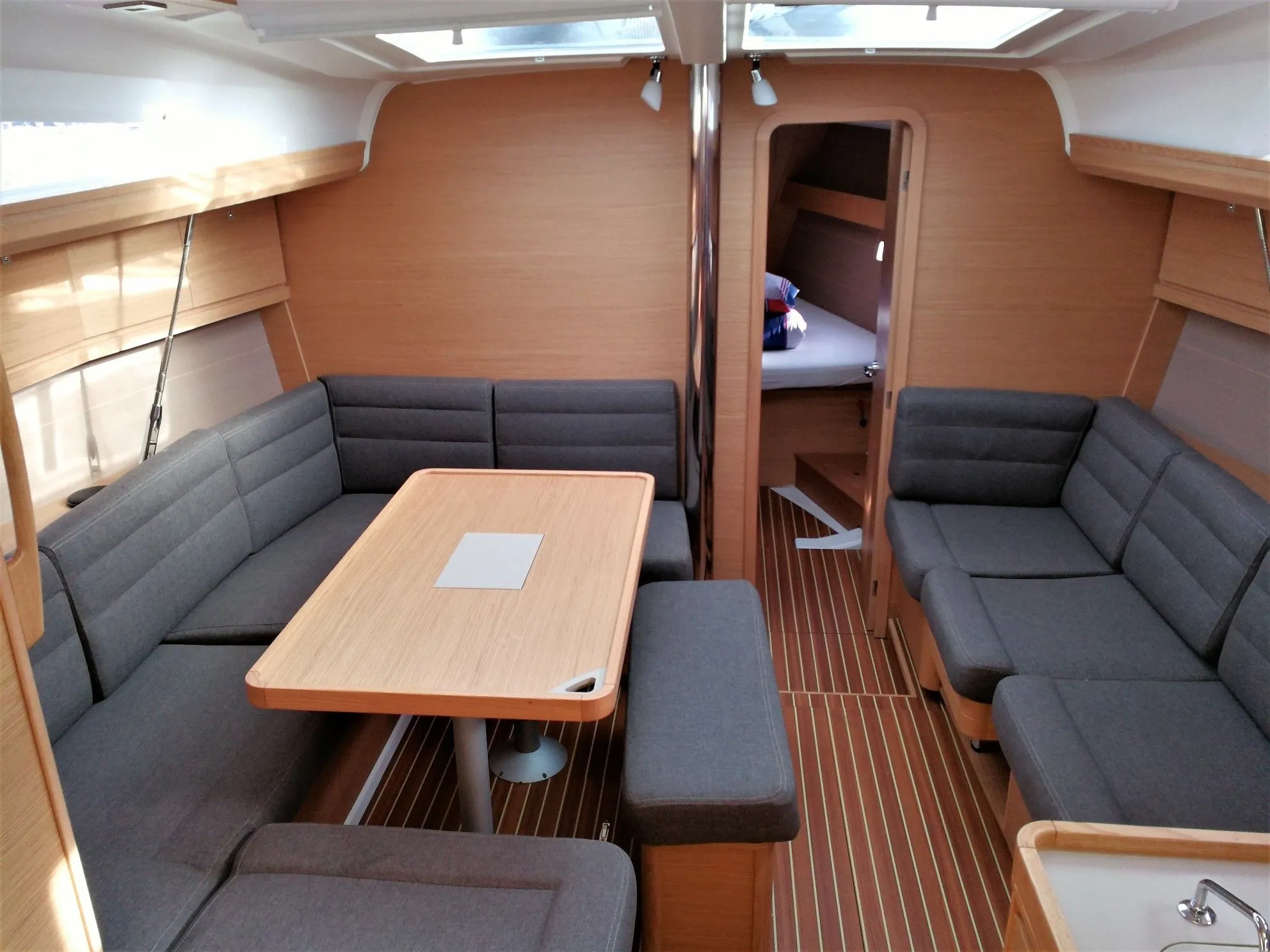 Чартер Phonix 2 - 3