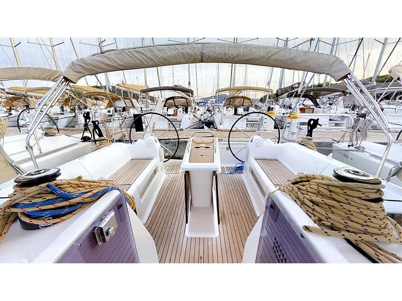 Charter a 12.7m Sailing Yacht Dufour 412 in Rogoznica