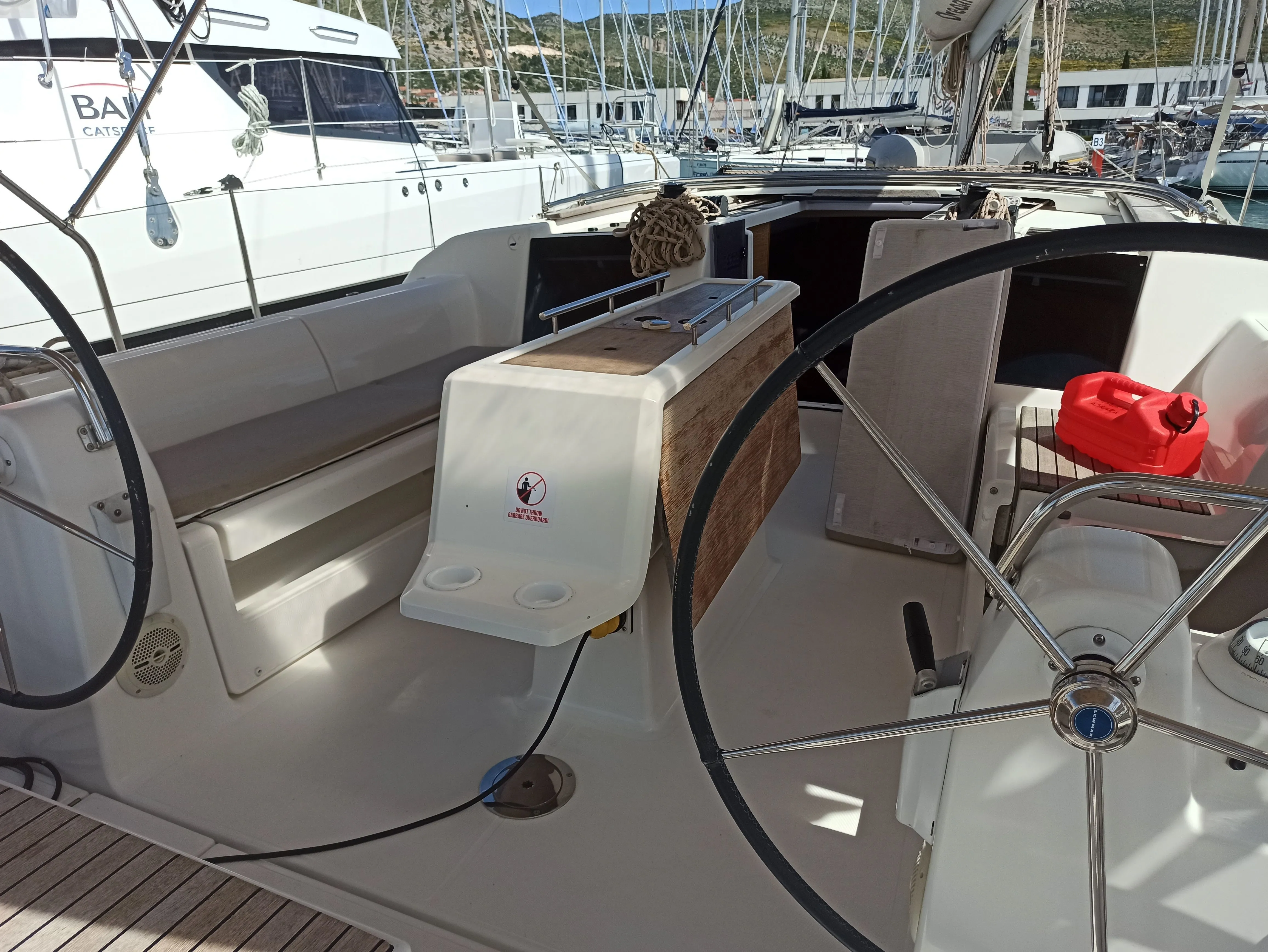 Yotapot Charter Boat