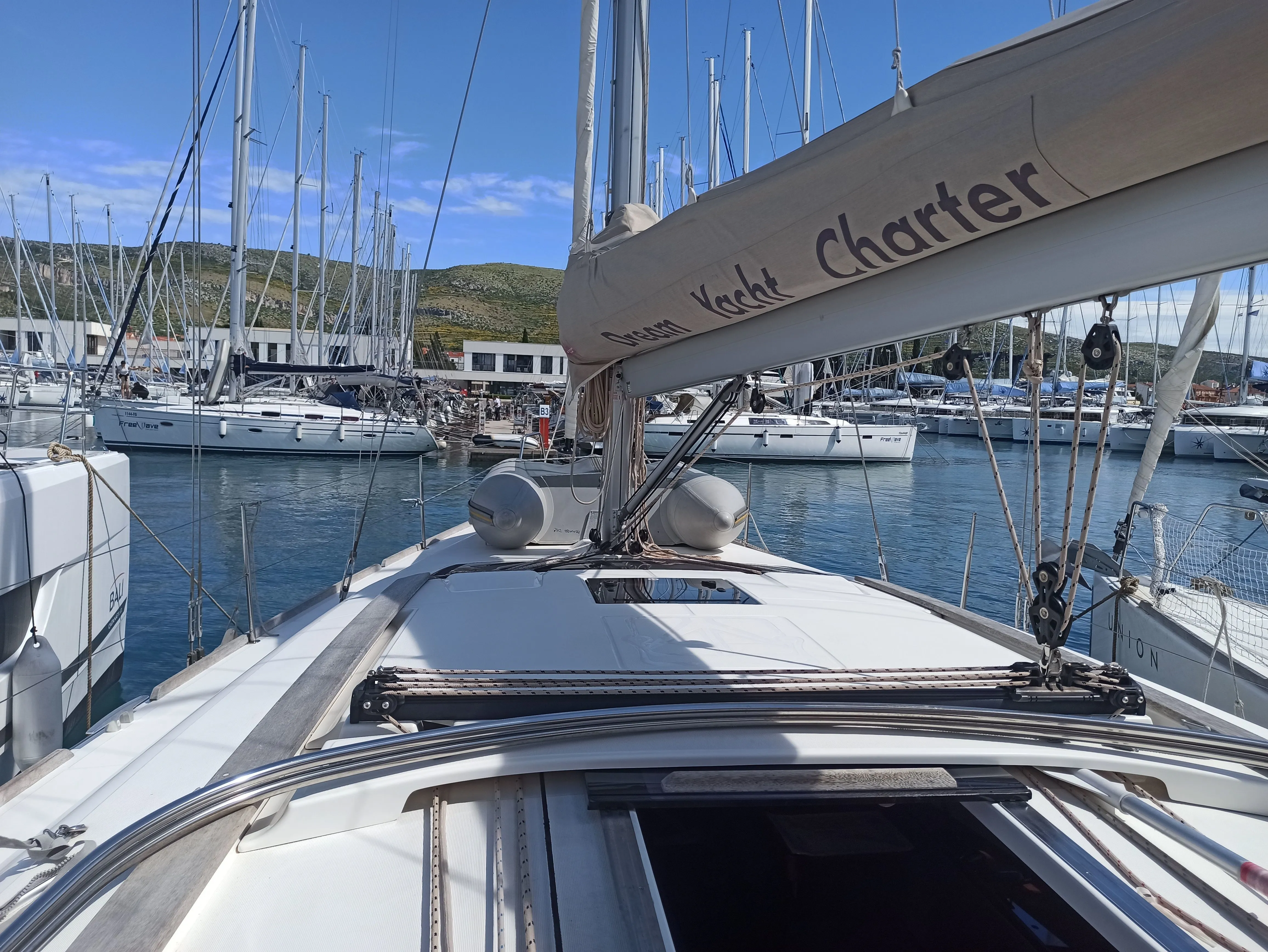 Yotapot Charter Boat
