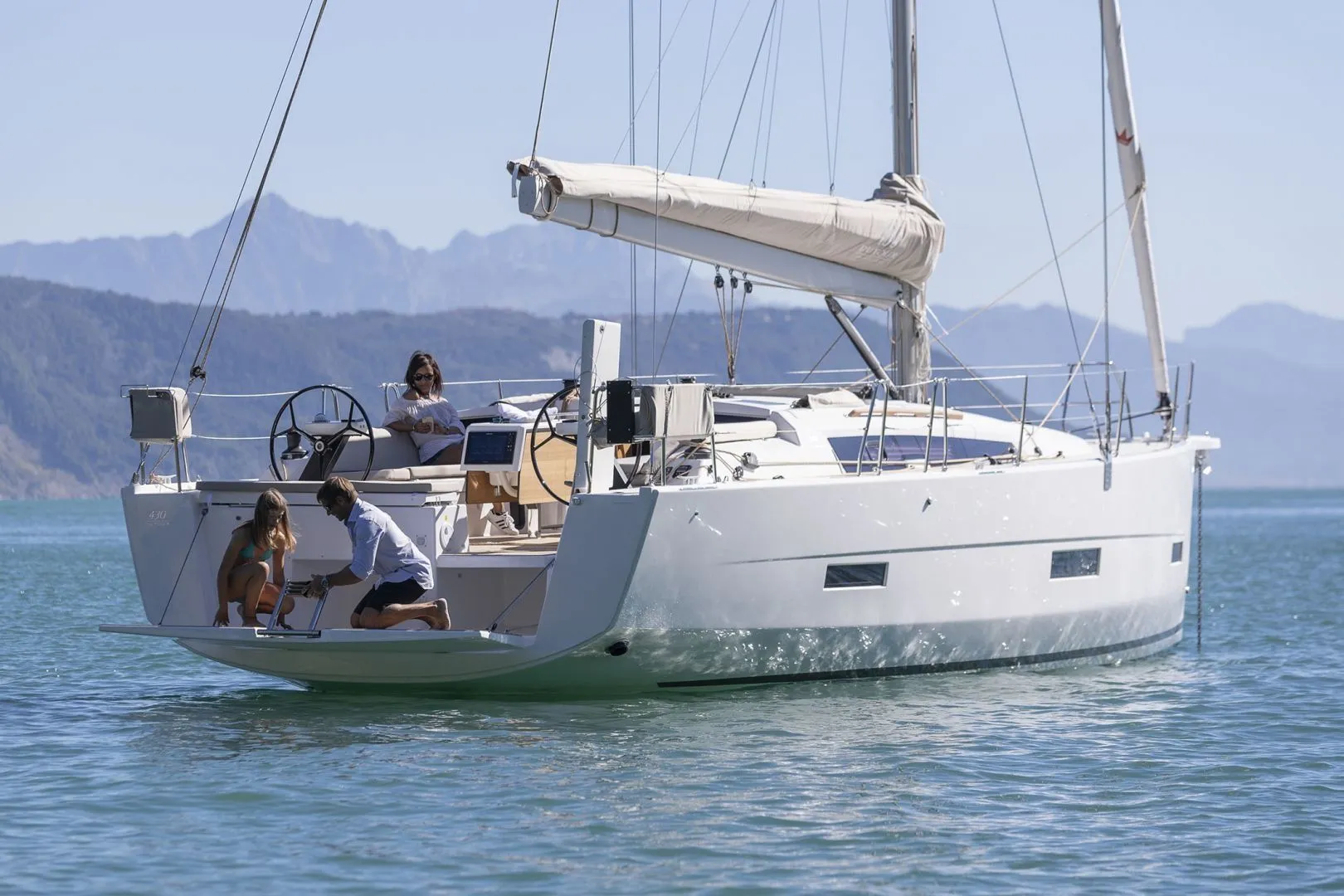 13.24m Hyeres Sailing Yacht Dufour 430 Hire