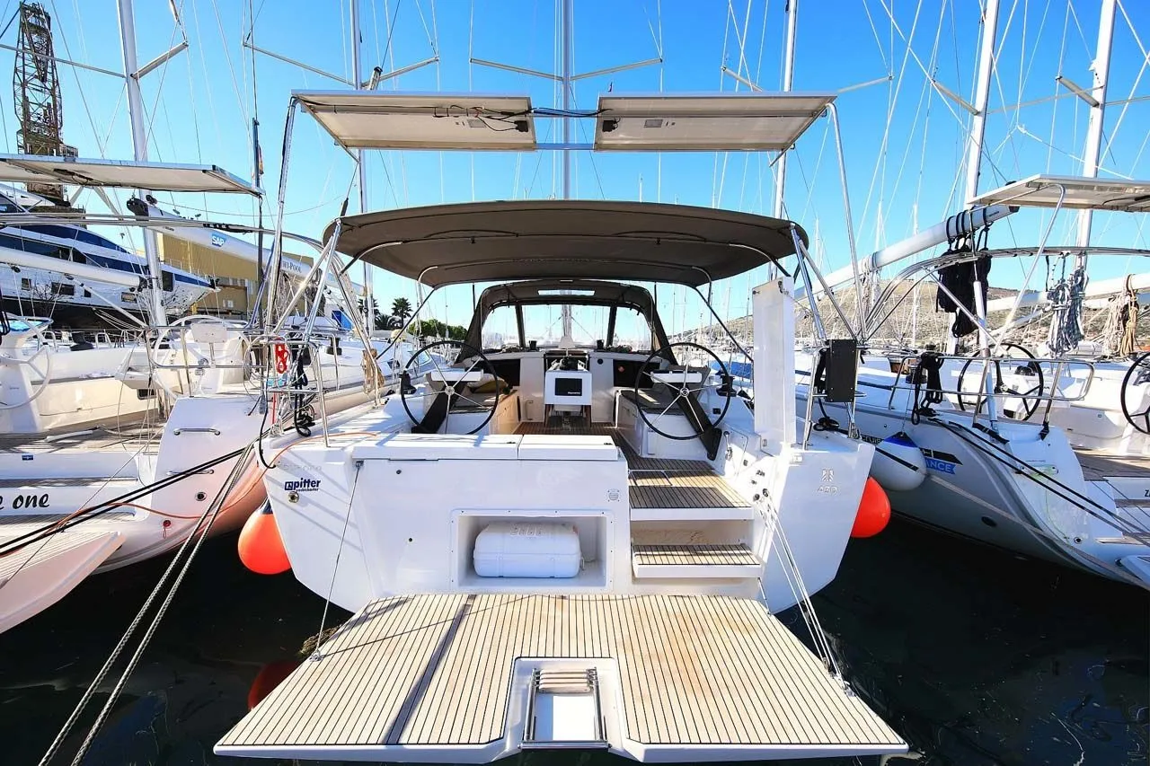 Boot - Explore Trogir on a 13.24m Rental Sailing Yacht Dufour 430