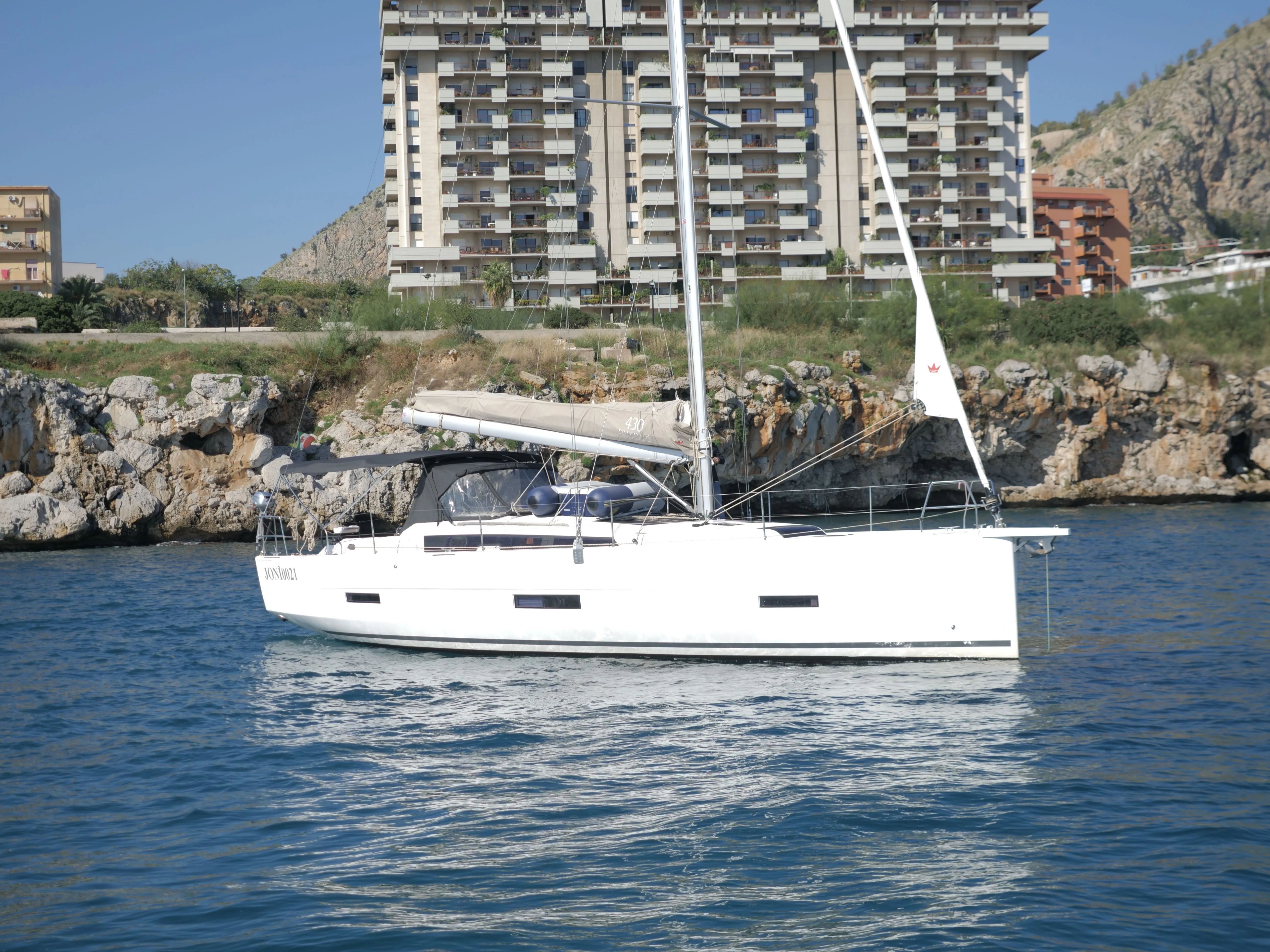 Charter a 13.24m Dufour 430 Sailing Yacht in Milazzo