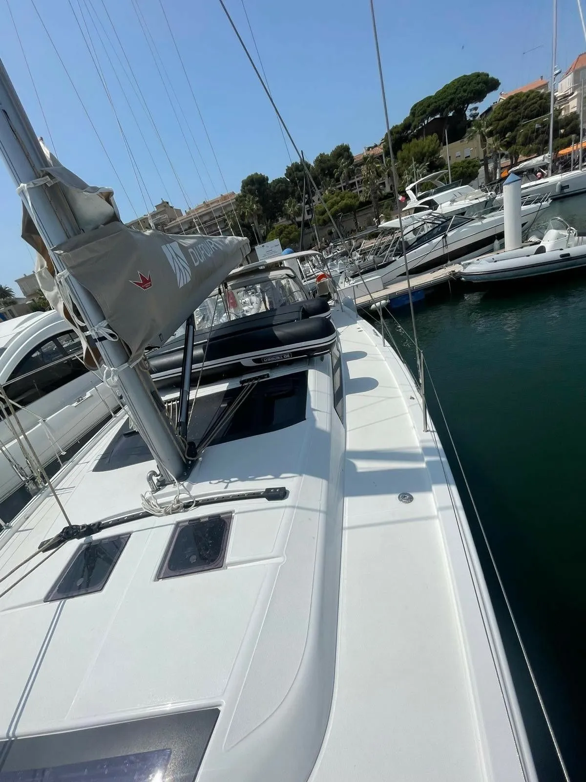 Chipon Charter Boat