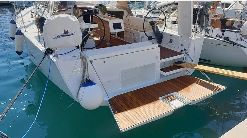 Boot - Rent a 13.24m Dufour 430 in Rogoznica