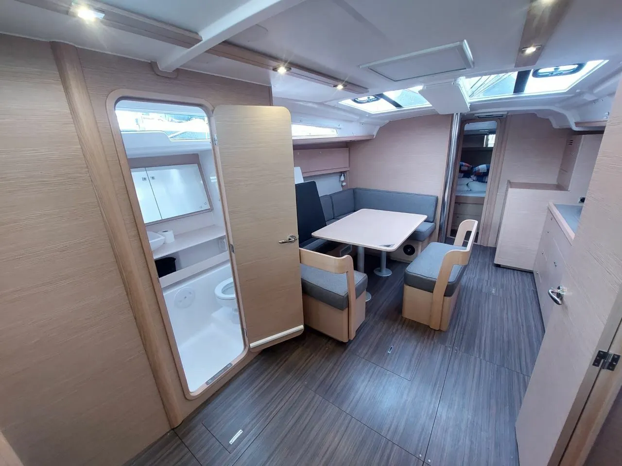 Karla Charterboot - 5