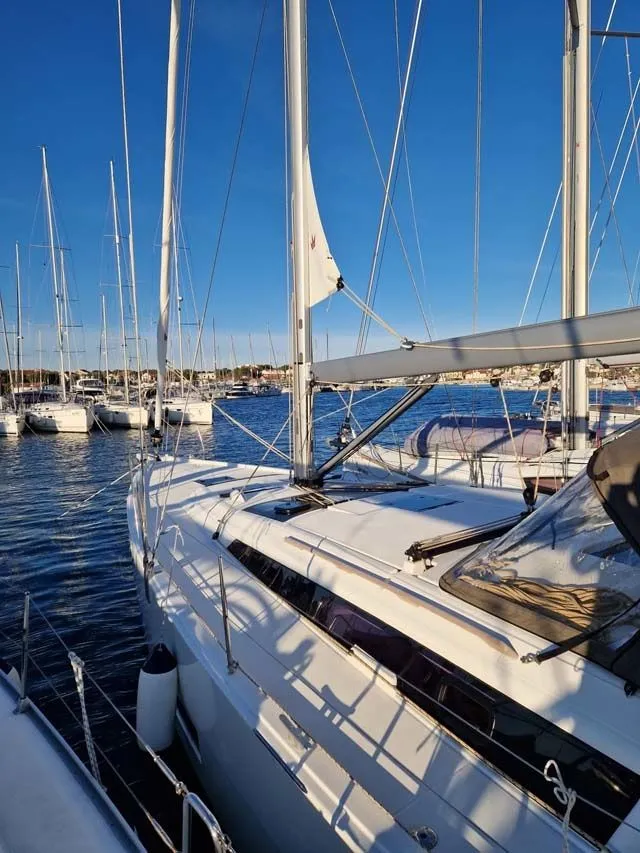 Explore Jezera on a 13.24m Rental Boat