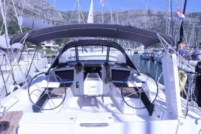 Dubrovnik 13.24m Kiralık Yelkenli Yat Dufour 430