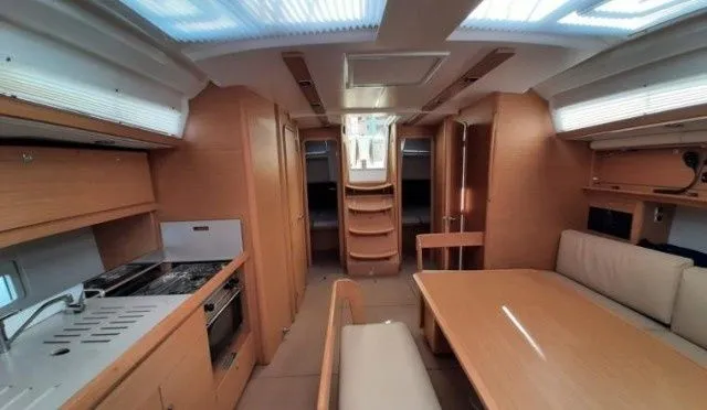 Charter a 13.24m Sailing Yacht Dufour 430 in Naples