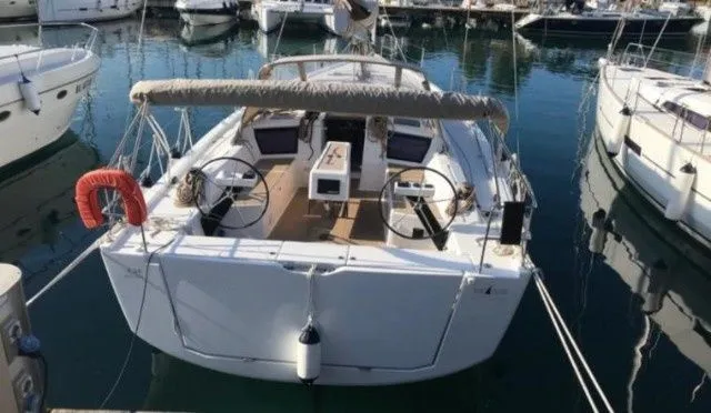 Tahiri Charter Boat