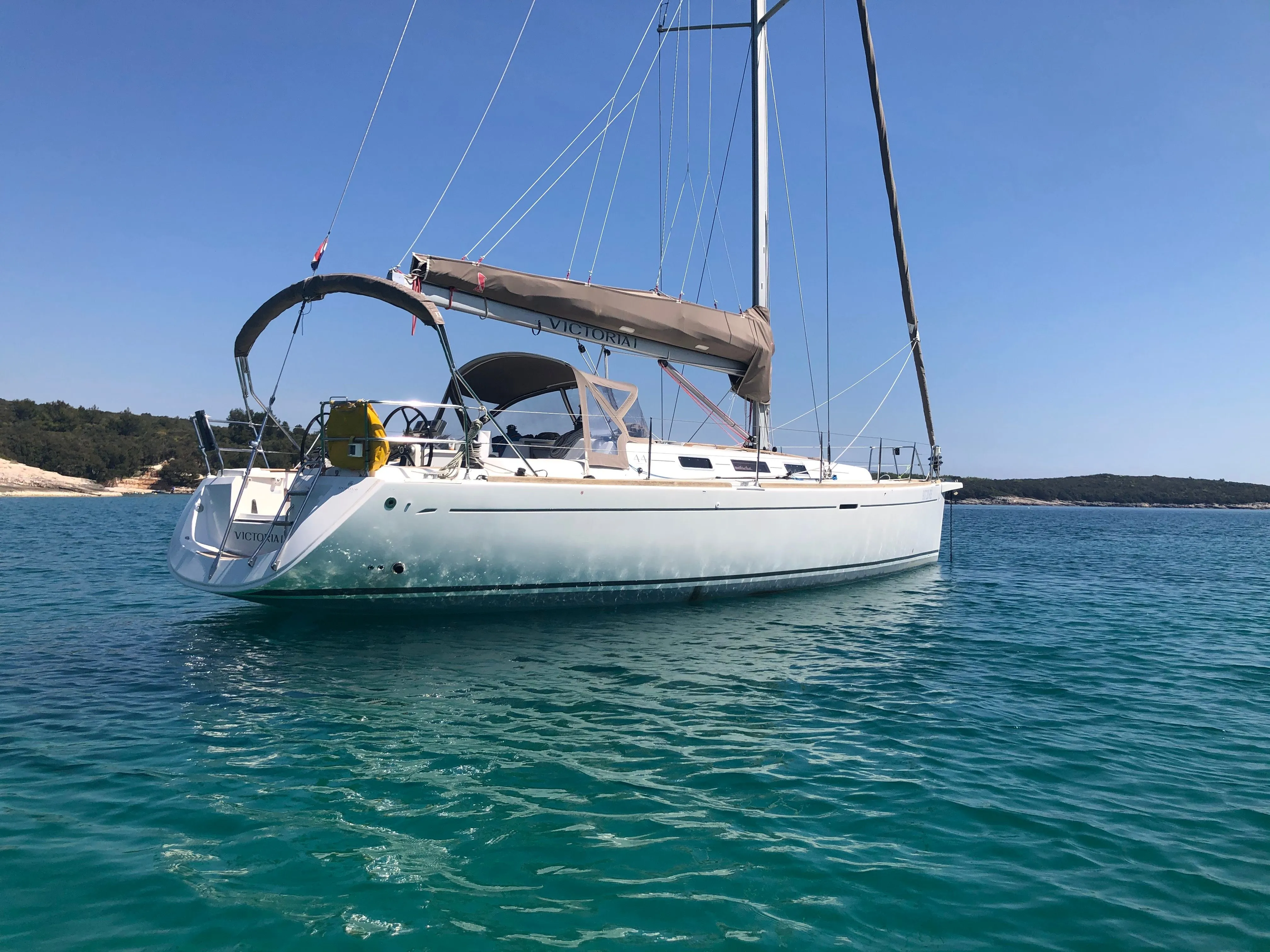 Charter a 13.67m Sailing Yacht Dufour 44 in Trget