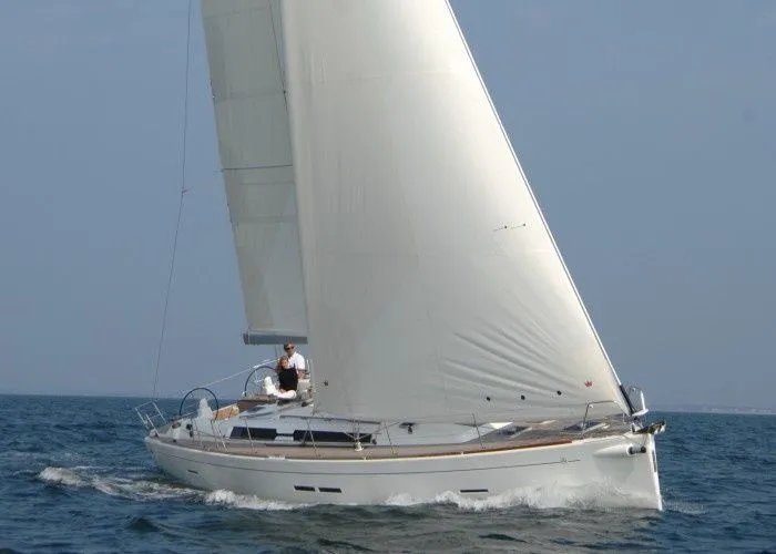 Boot - Explore Toulon on a 13.74m Dufour 445 Sailing Yacht Rental