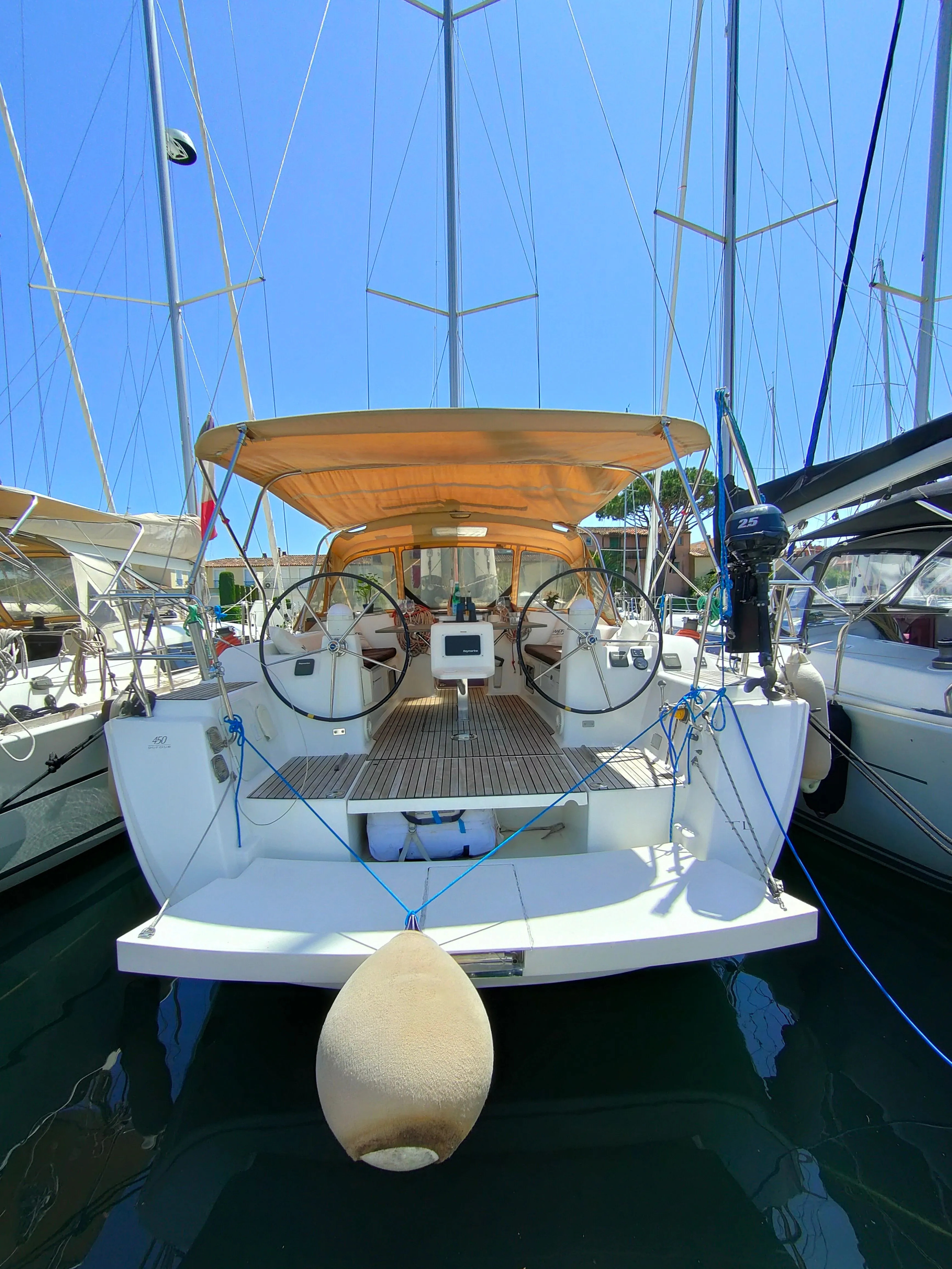 Rent a 13.5m Dufour 450 Sailing Yacht in Grimaud