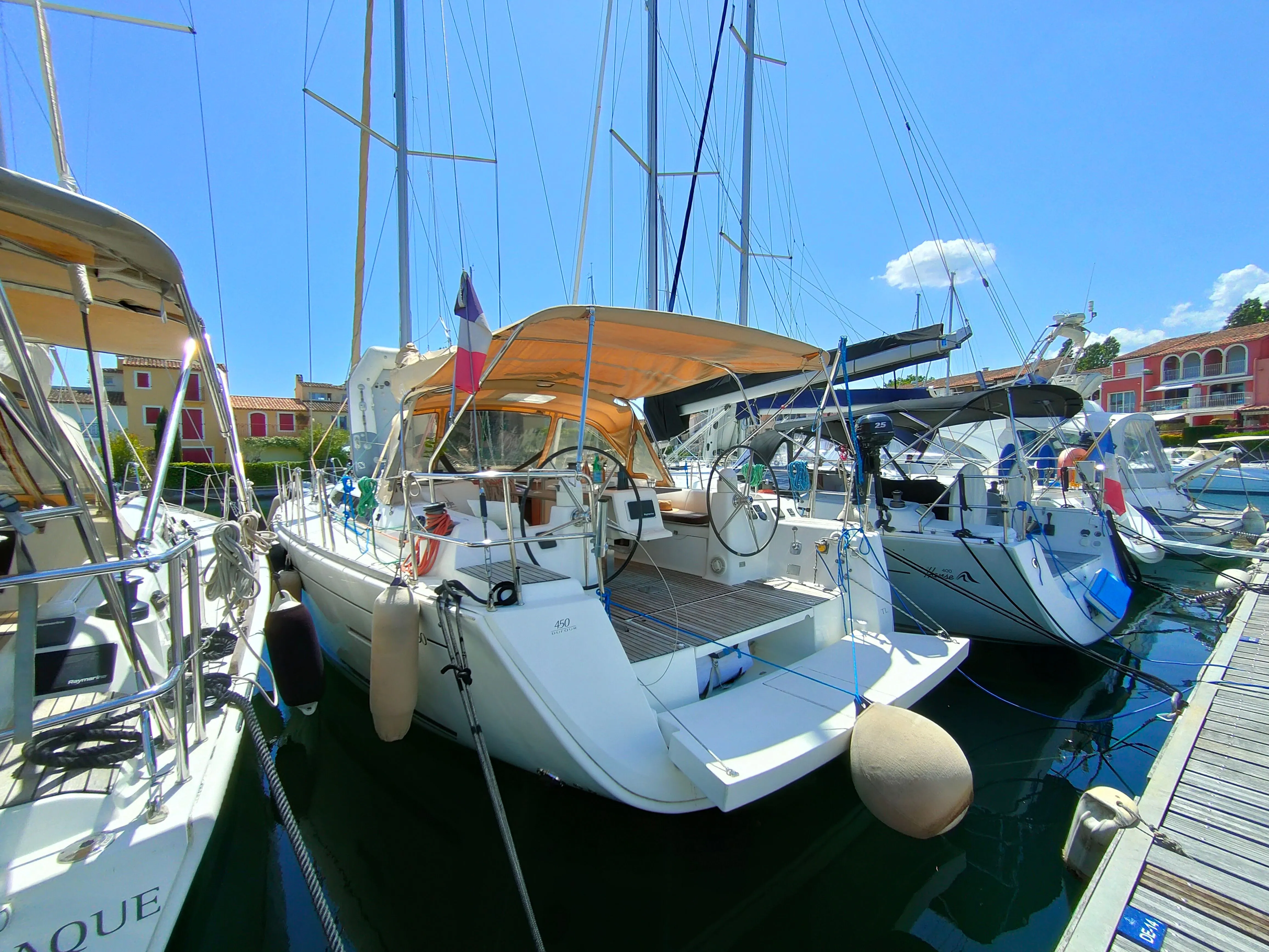 Rent a 13.5m Dufour 450 Sailing Yacht in Grimaud
