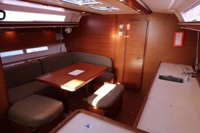 Charter a 13.5m Dufour 450 Sailing Yacht in La Trinite-sur-Mer