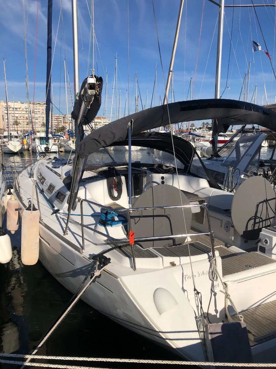 Reves d'ailleurs Charter Boat