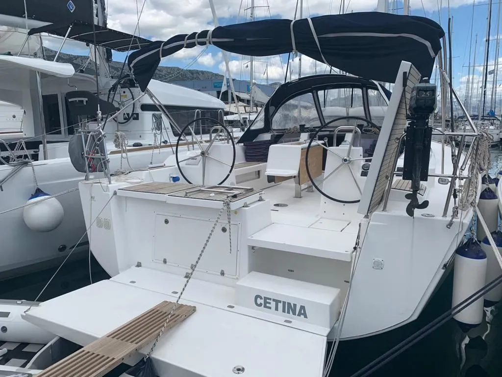 Rent a 14.15m Sailing Yacht Dufour 460 GL in Medulin
