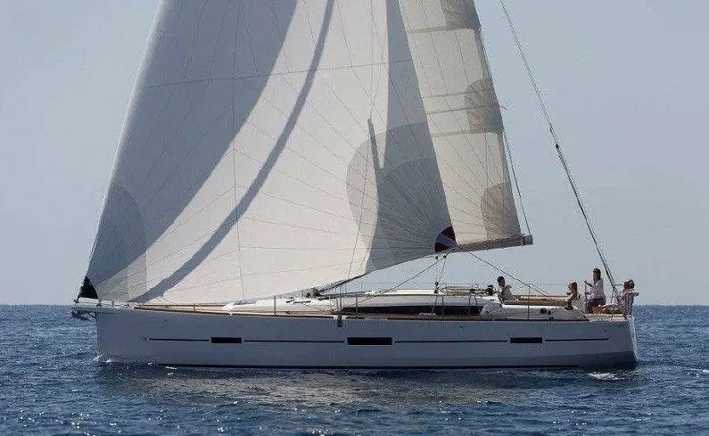 Explore Pointe-à-Pitre on a 14.15m Rental Sailing Yacht