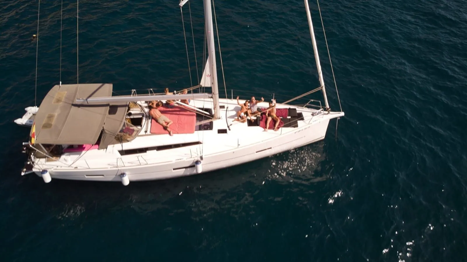 Descarat Charter Boat