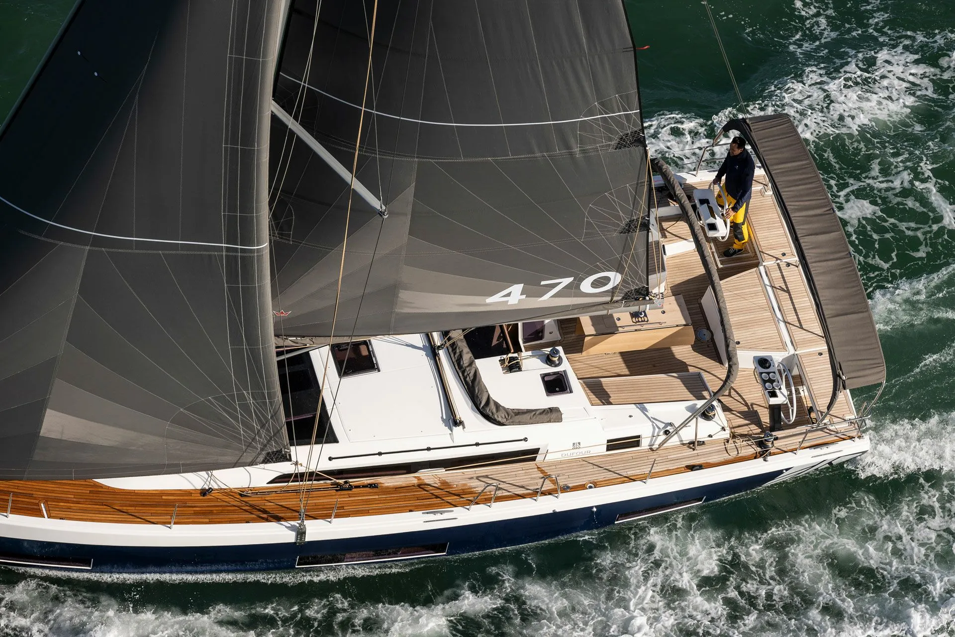 Explore Agropoli on a 14.85m Dufour 470 Sailing Yacht Rental