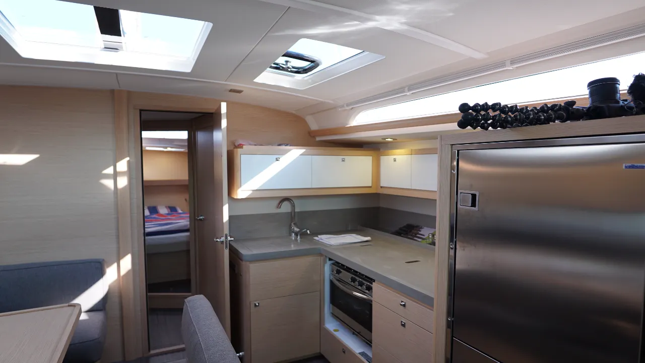 Anthea Charter Boat - 5