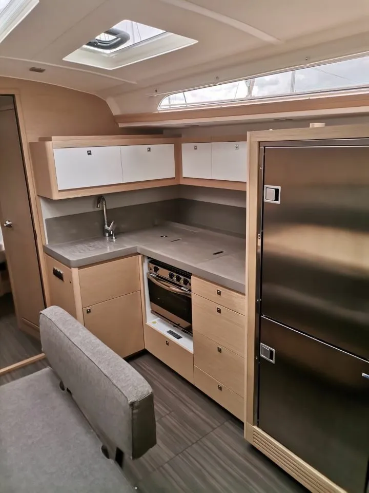 Ariel Charterboot - 5