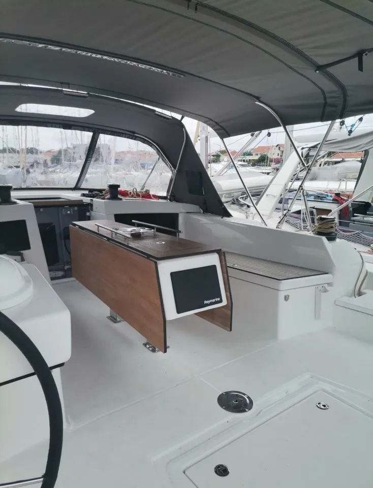 Ariel Charterboot - 4