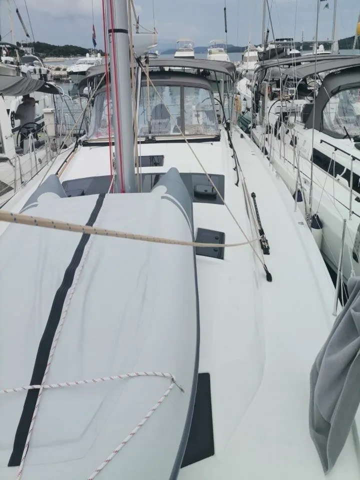 Ariel Charterboot - 3