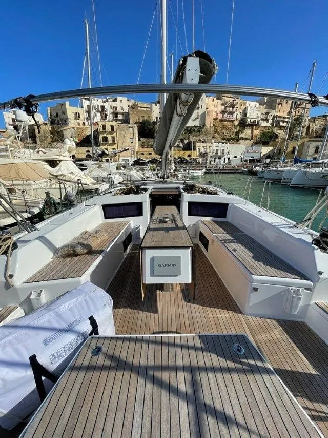 Charter a 14.9m Sailing Yacht Dufour 470 in Marsala