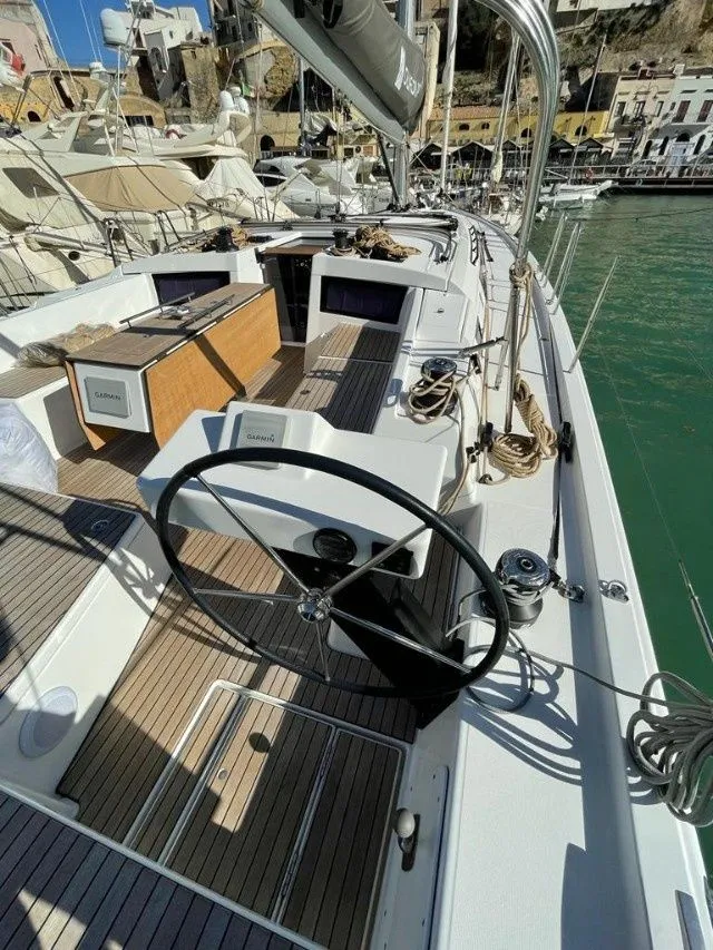 Charter a 14.9m Sailing Yacht Dufour 470 in Marsala