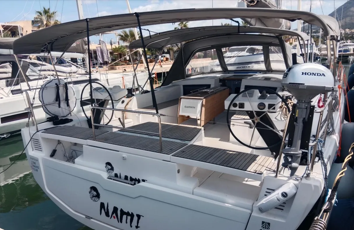 Rent a 14.85m Dufour 470 Sailing Yacht in Denia