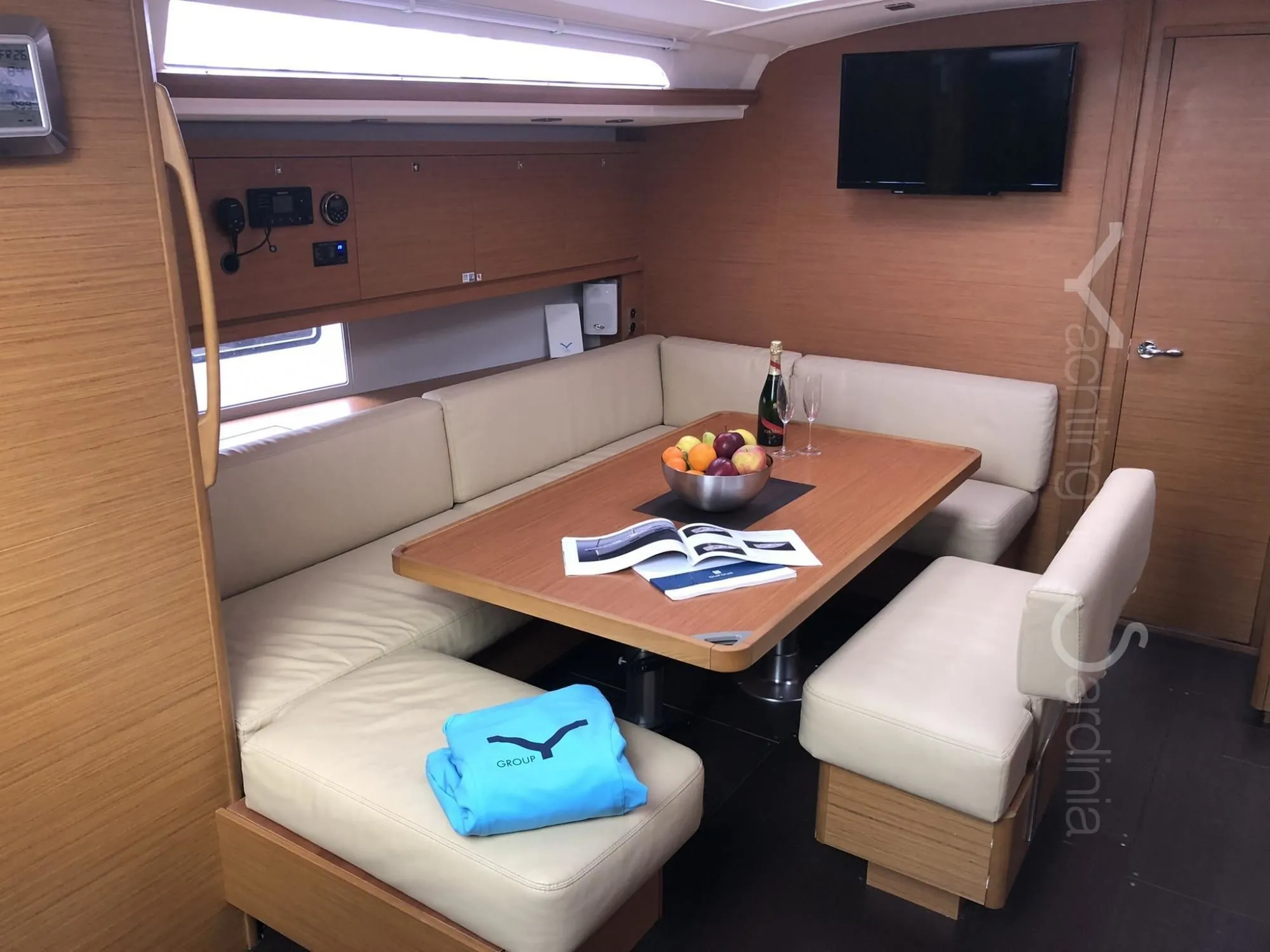 Weasley Charter Boat - 4