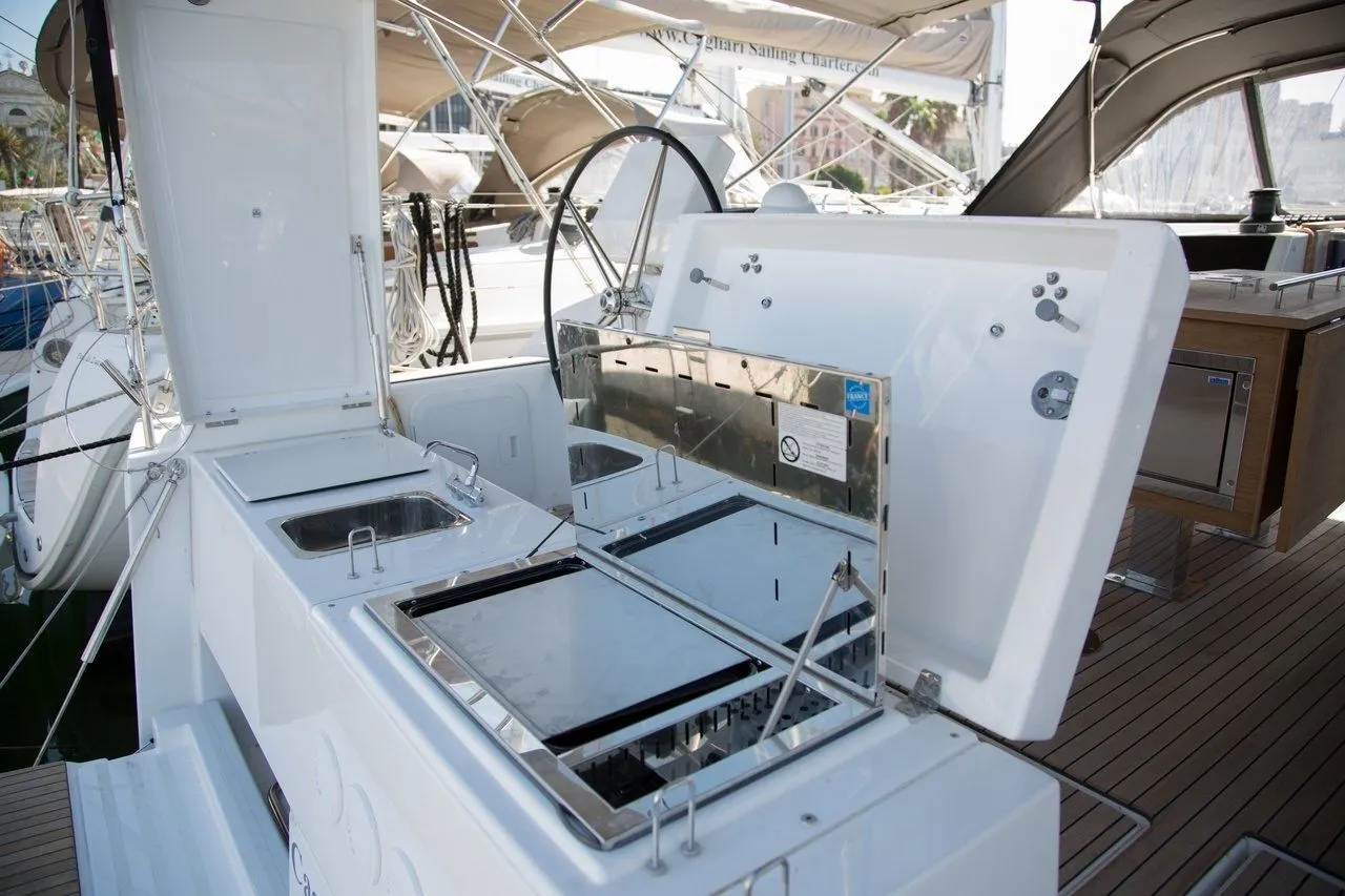 Cala di Volpe Charter Boat