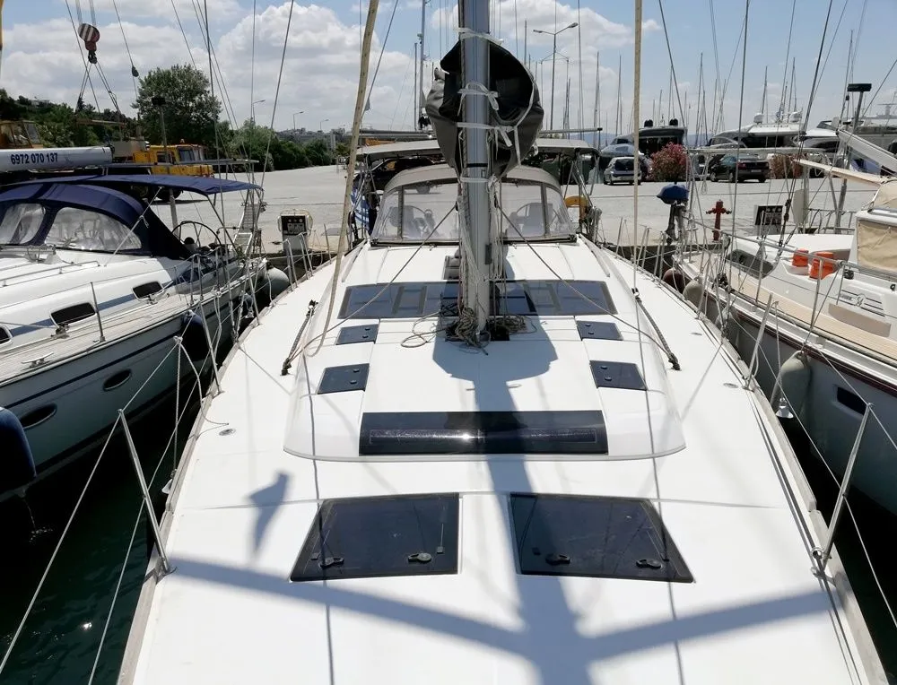 Explore Nikiti on a 15.2m Rental Sailing Yacht Dufour 520 GL