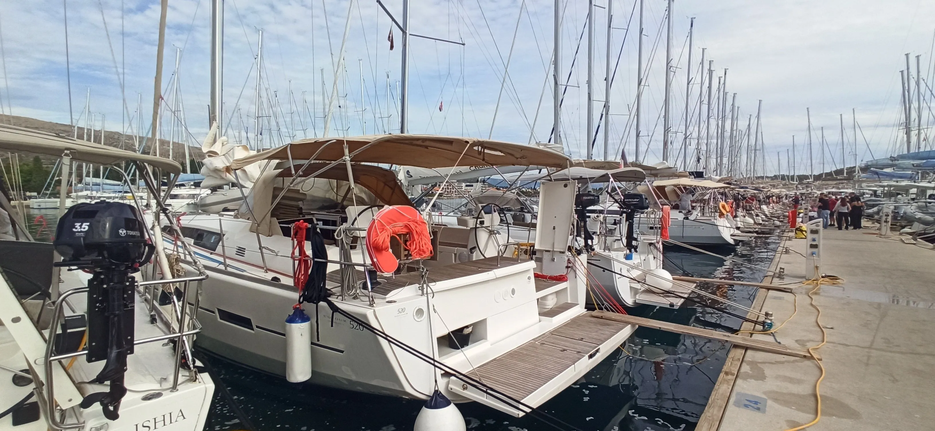 Fidji Charter Boat
