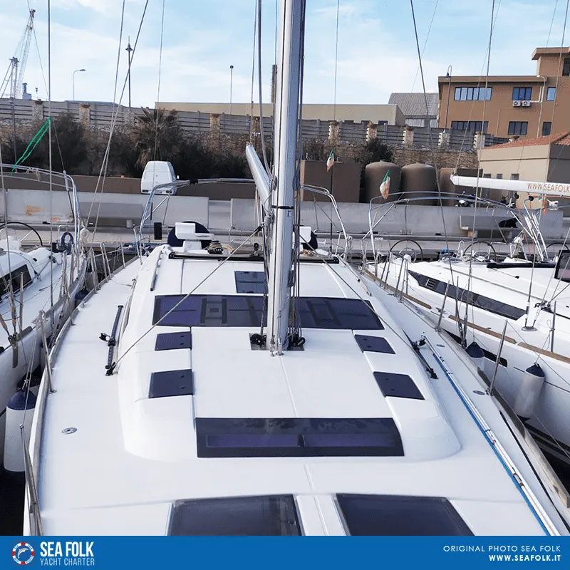 Rent a 15.2m Dufour 520 GL in Palermo
