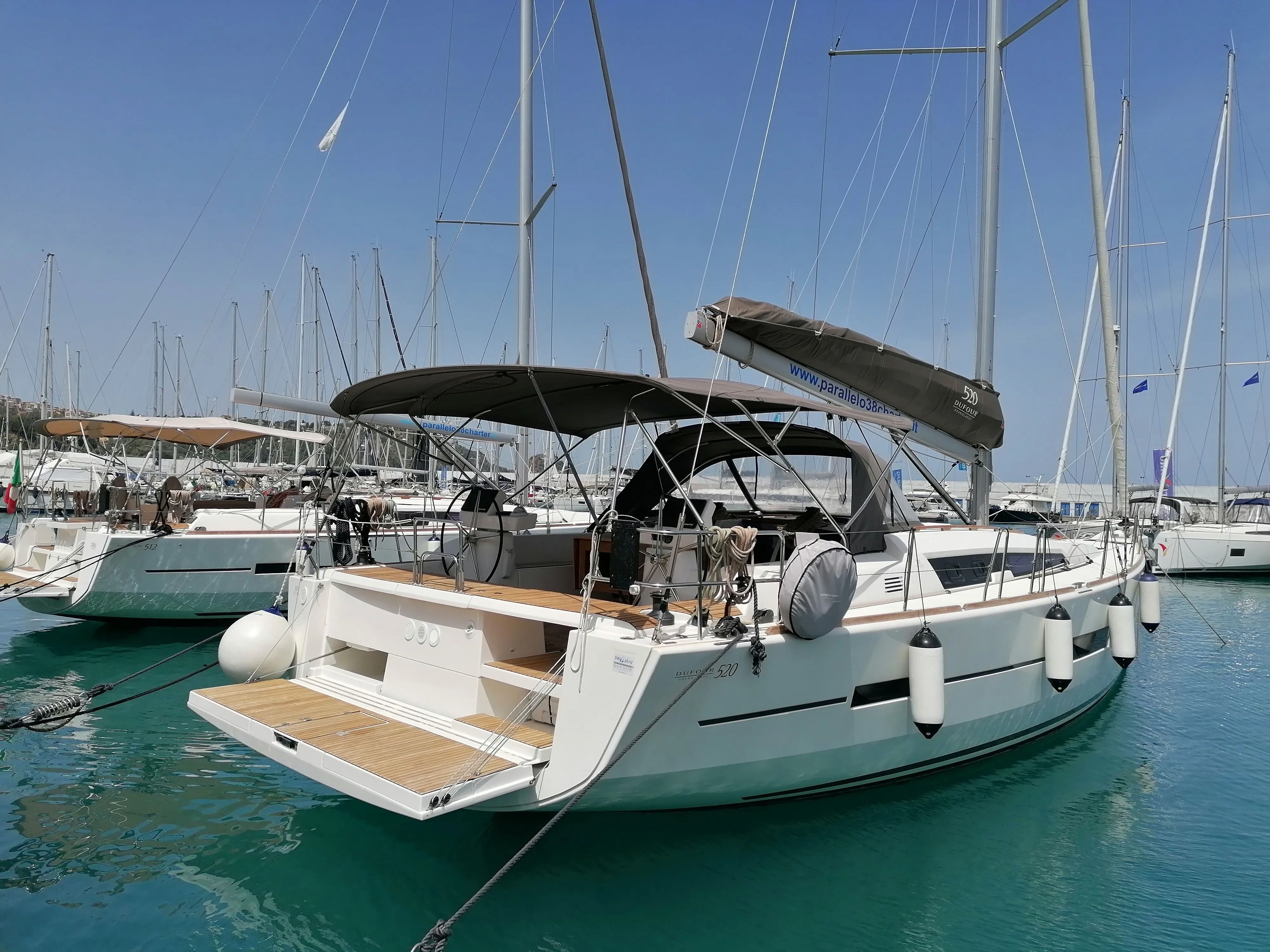 Vibo Marina Kiralık Dufour 520 GL 15.2m Yelkenli Yat